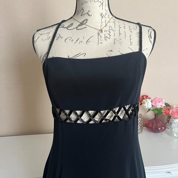 Black evening gown with embellishments - Picture 2 of 8